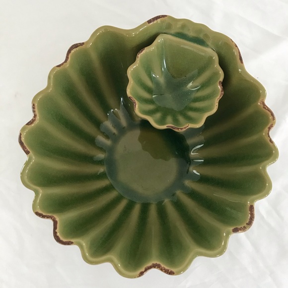 Scalloped Ceramic Chip Bowl - Picture 3 of 4